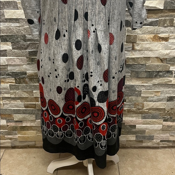 Perceptions Gray and Red Patterned Tunic Dress - Picture 3 of 9